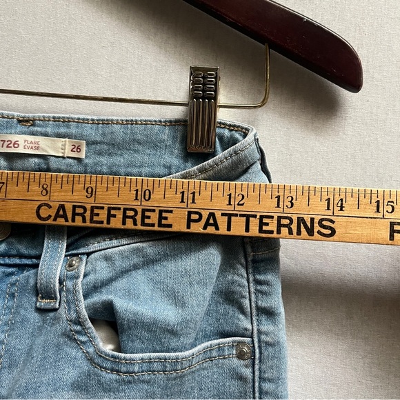 Levis 726 High rise Flare Jeans Light Wash Size 26 - Picture 5 of 9